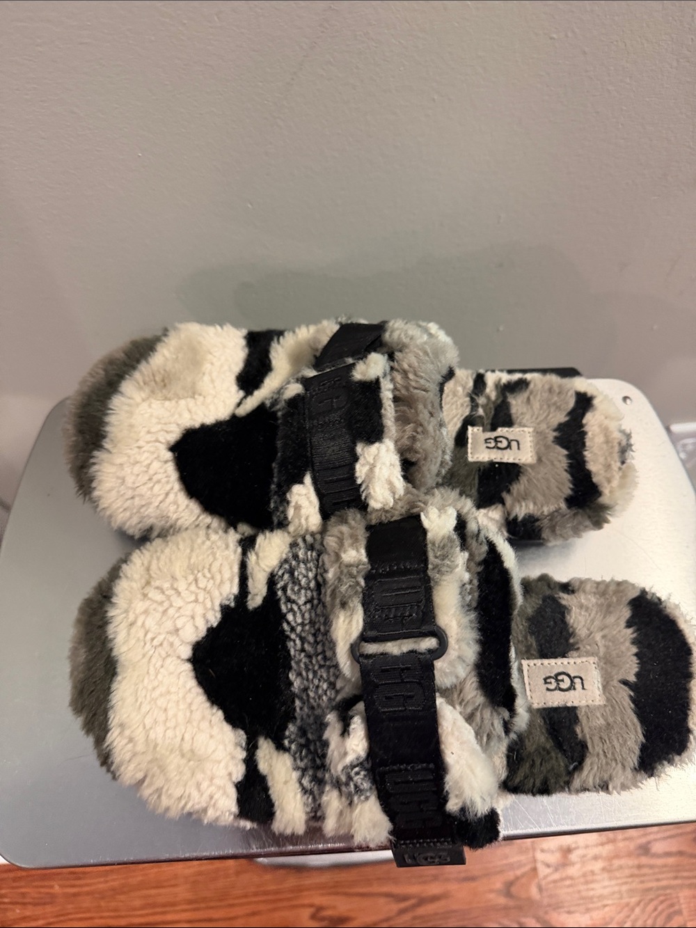 UGG Women's Black and Cream Fluff Slide Slippers - Picture 3 of 6